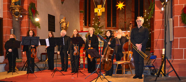 Großen Applaus gab es für das Ensemble „Musici di Sayn“ und das wunderbare Silvesterkonzert. (Foto: Eberhard Thomas Müller)