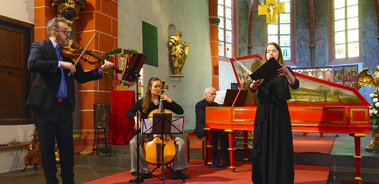 Ein wunderschönes Zusammenspiel von Sopranistin Lucia Jakob und dem Barock-Ensemble. (Foto: Eberhard Thomas Müller)